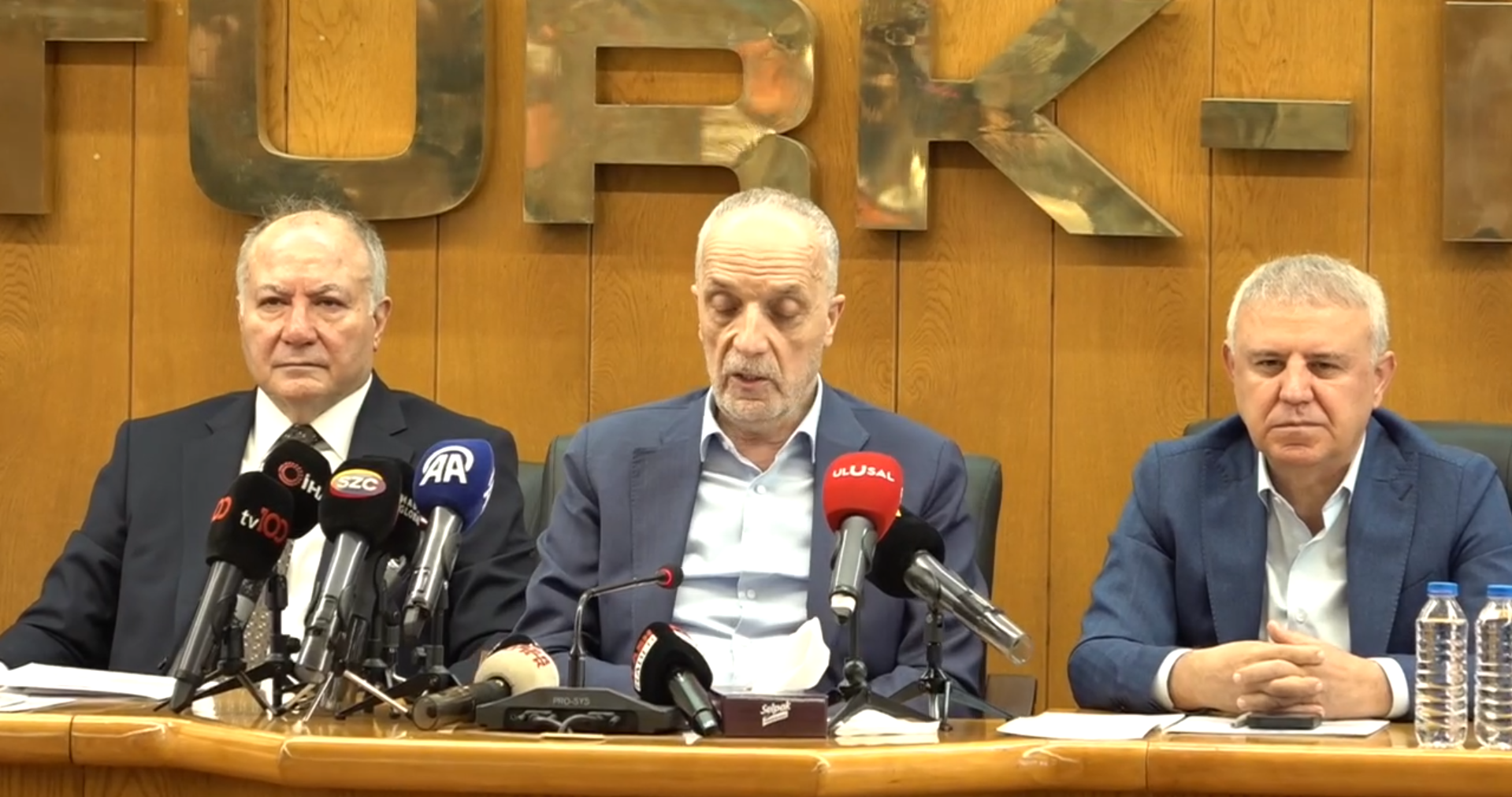 TÜRK-İŞ Genel Başkanı Ergün ATALAY TÜHİS'in işçi tarafına sunduğu teklif hakkında açıklamalarda bulundu