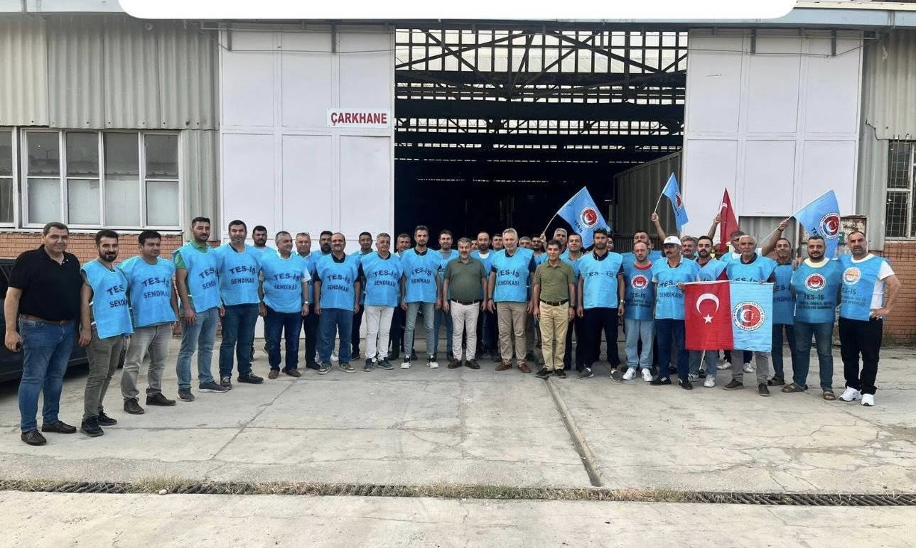KAMU İŞÇİLERİ İŞYERLERİNİ SABAHA KADAR TERK ETMEYECEK