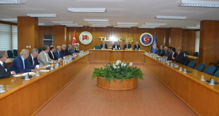 TAŞERON İŞÇİLERİN KADROYA ALINMASI HAKKINDA YAPILAN AÇIKLAMALARIN ARDINDAN TÜRK-İŞ BAŞKANLAR KURULU TOPLANDI