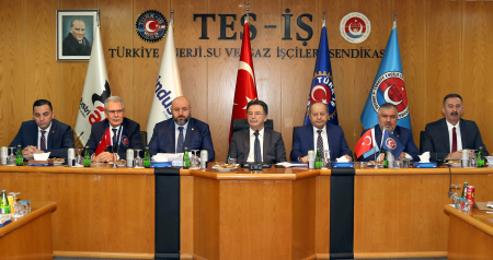 TES-İŞ YENİ DÖNEM İLK BAŞKANLAR KURULUNU YAPTI