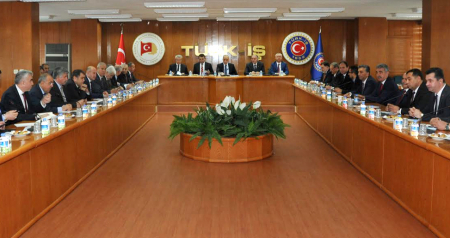 TÜRK-İŞ BAŞKANLAR KURULU TOPLANDI. 1 MAYIS TANDOĞAN'DA KUTLANACAK