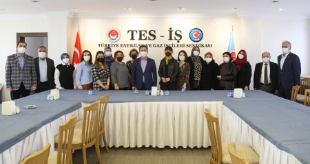 TES-İŞ, KADINLAR GÜNÜNÜ KADIN ÇALIŞANLARIYLA BİRLİKTE KUTLADI - AKMA: “8 Mart Dünya Emekçi Kadınlar Günü Kutlu Olsun”