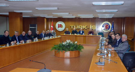 TAŞERON İŞÇİLERİN KADROYA ALINMASINI DÜZENLEYEN 696 SAYILI KHK YAYINLANDI