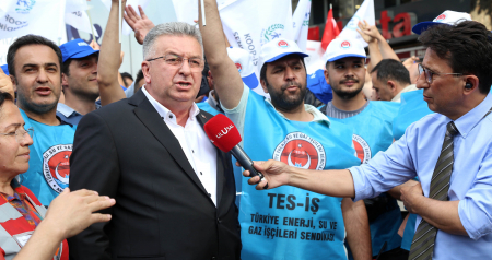 Genel Başkanımız İrfan KABALOĞLU, kamu  işçilerine sunulan ve Konfederasyonumuz  TÜRK-İŞ  tarafından kabul edilemez olarak değerlendirilen zam teklifi