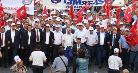TÜRK-İŞ DARBE GİRİŞİMİNİ BİRKEZ DAHA PROTESTO ETTİ