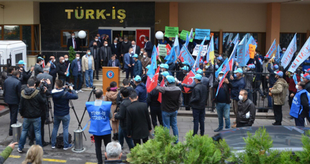 TÜRK-İŞ İL TEMSİLCİLİKLERİ ÖNÜNDE TORBA KANUNA KARŞI EŞ ZAMANLI BASIN AÇIKLAMALARI GERÇEKLEŞTİRİLDİ